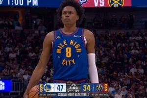 问题不大！小佩顿撞倒沃特森被吹一级恶犯 当事双方握手言和_24直播网