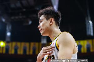 赵继伟回球迷：想找地缝钻进去 什么场面都见过但今天就呵呵俩字_24直播网